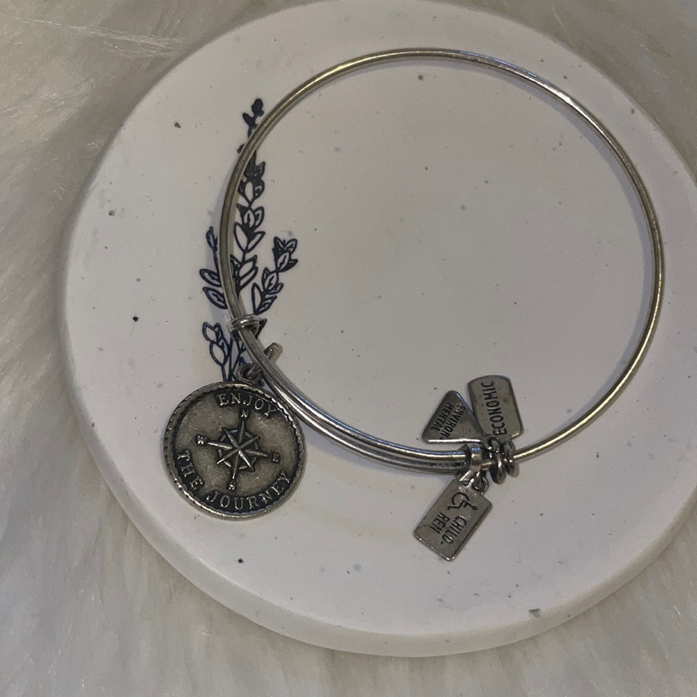 🎊HP✨ “enjoy the journey” wind & fire bracelet